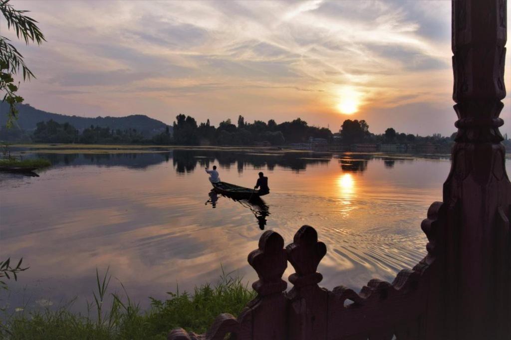 Hotel Golden Flower Heritage Houseboat Nagin Bagh Exterior foto